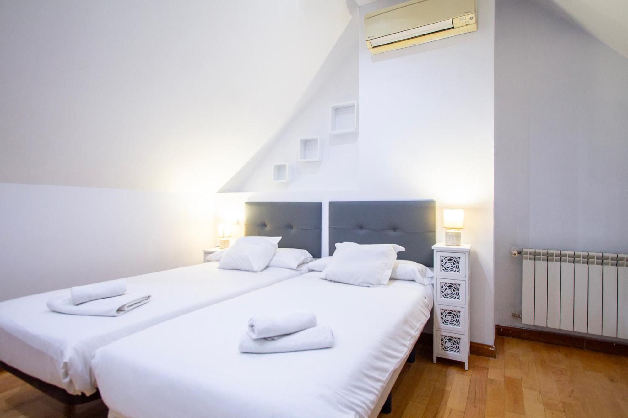Apartamentos Adelfas Madrid Dış mekan fotoğraf