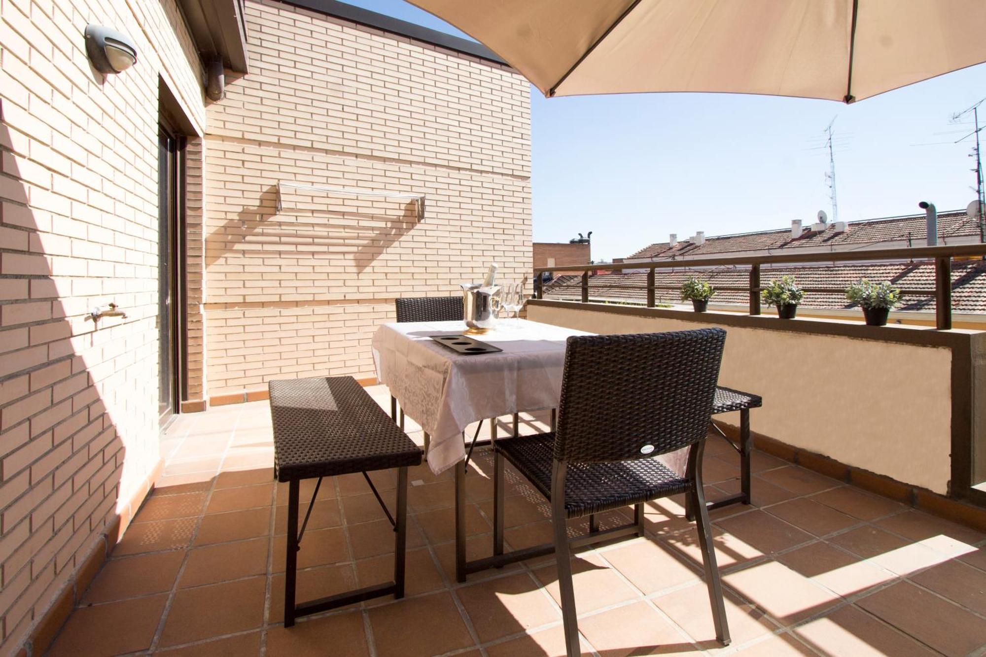 Apartamentos Adelfas Madrid Dış mekan fotoğraf